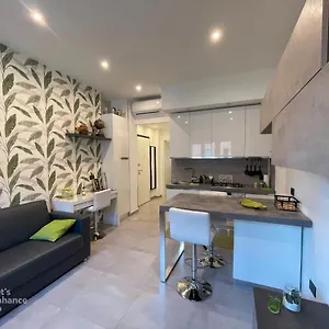 R39 Modern With Private Parking , Milan Italy