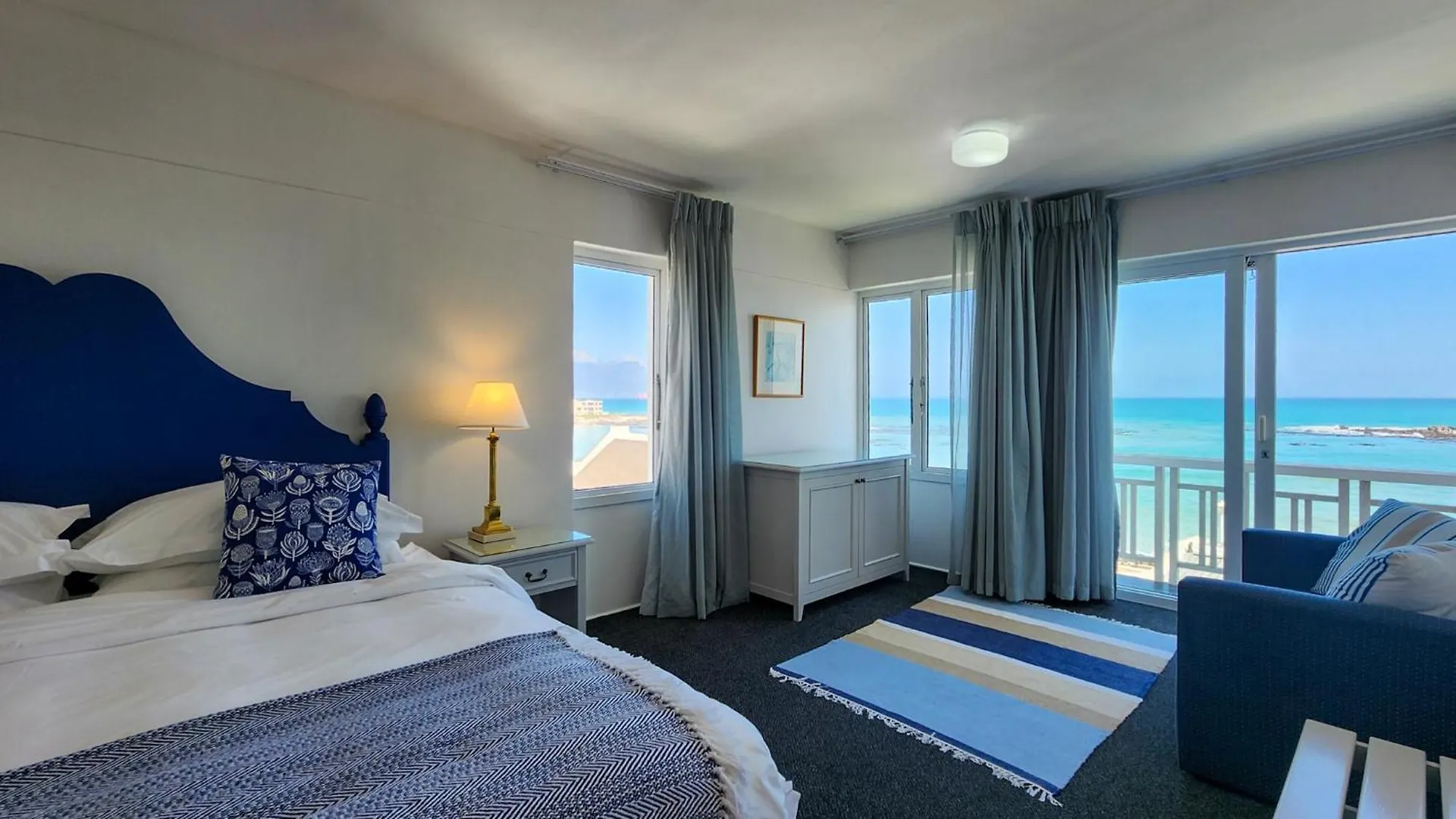 The Blue Peter Hotel Bloubergstrand 0*,